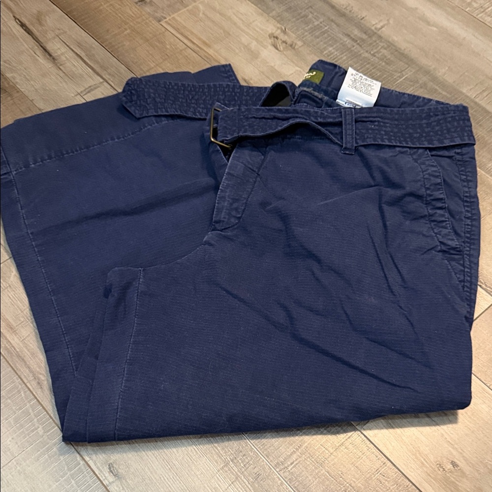 Eddie Bauer Women's Navy Capris